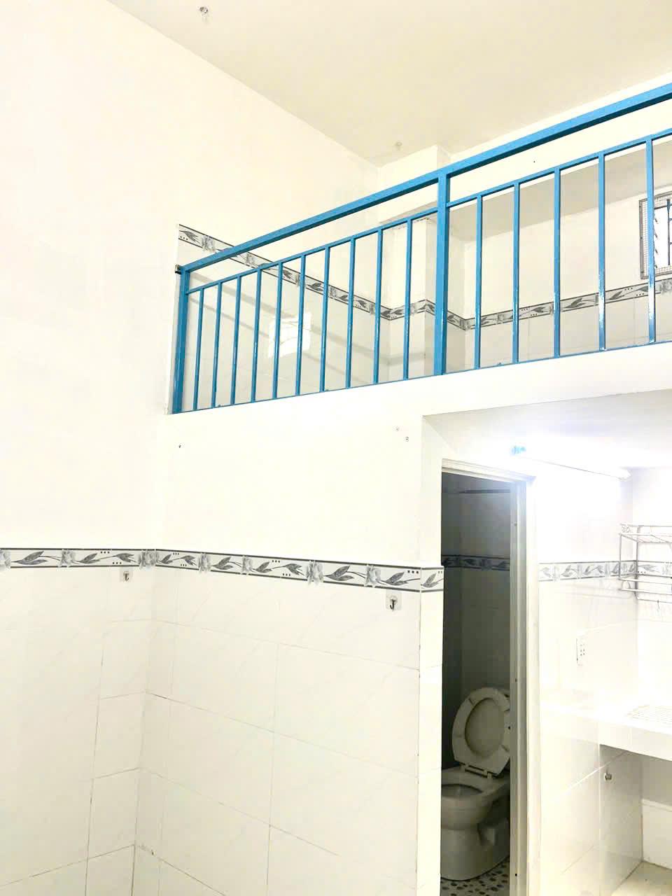 Phòng trọ cho thuê - gần trường CĐ CÔNG THƯƠNG & ĐH SPKT , cách ngã 4 Thủ Đức 1 km