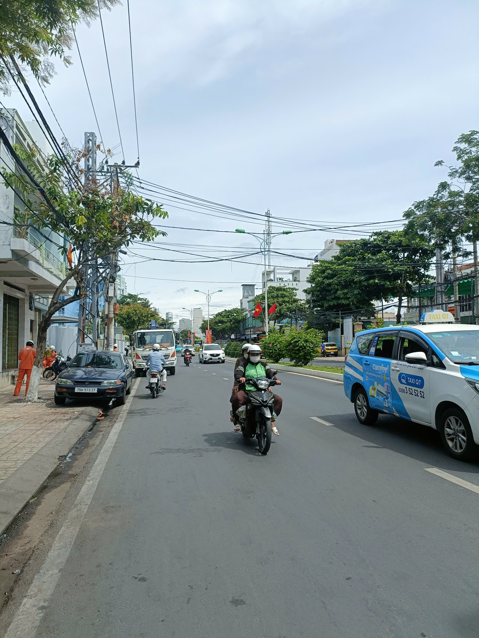 Bán 2 căn nhà mới hẻm Trần Phú - Vĩnh Nguyên - Nha Trang DT: 70,6m2. Sổ riêng đã hoàn công.Giá bán chỉ 3,2 tỷ có