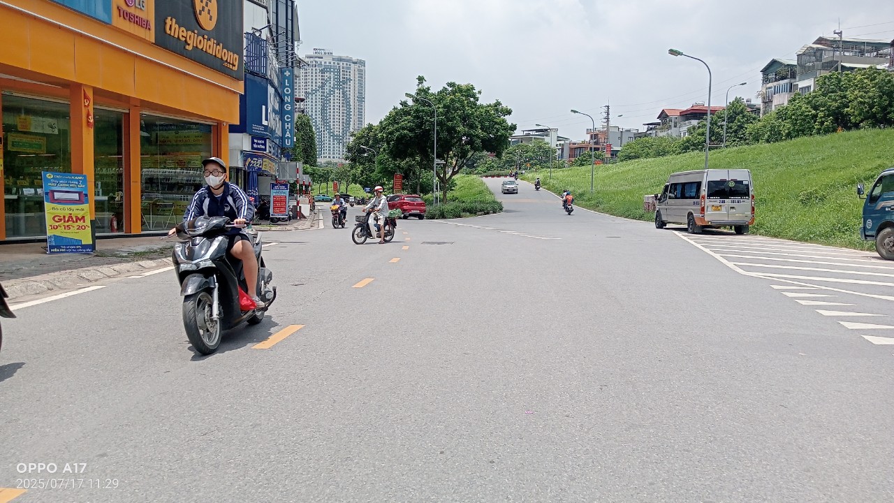 BÁN NHÀ BIỆT THỰ SÂN VƯỜN MẶT PHỐ NGỌC THỤY 600M, 5 TẦNG, MẶT TIỀN 15M. GIÁ 120 TỶ