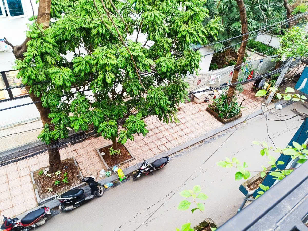 Hot tập thể 3 tầng, Kim Giang lô góc, nhà đẹp,3 thoáng, ngõ ô to tránh , tiện ích bạt ngàn 180m giá 6,3 tỷ.