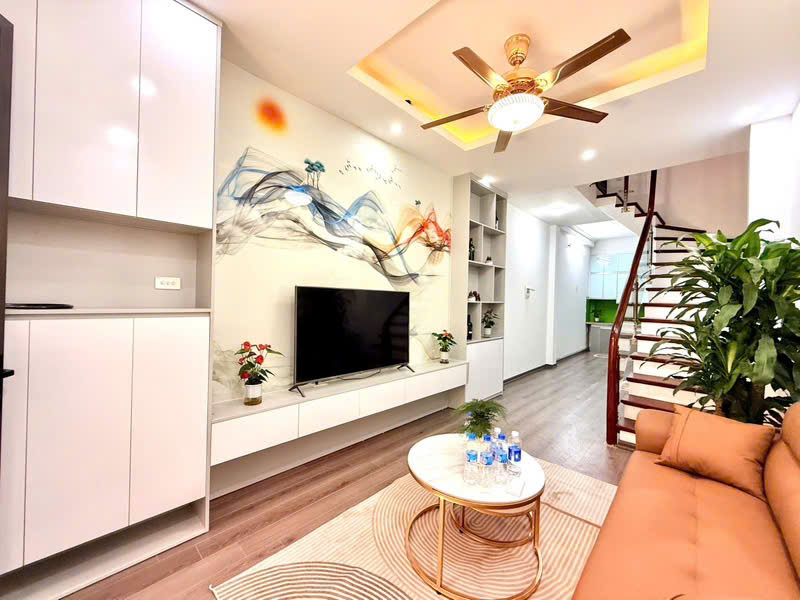 Bán Nhà Đại Từ ,DT45m2 ,Giá 7.xxTỷ , Ngõ Nông , thoáng Sáng , Lô góc