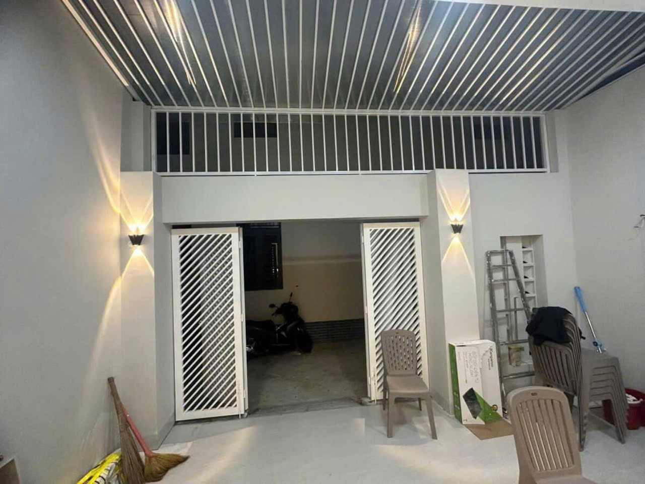 NHÀ mới 2 tầng nội thất đẹp gần trung tâm nha trang thuộc vĩnh châu , vĩnh hiệp , tp nha trang