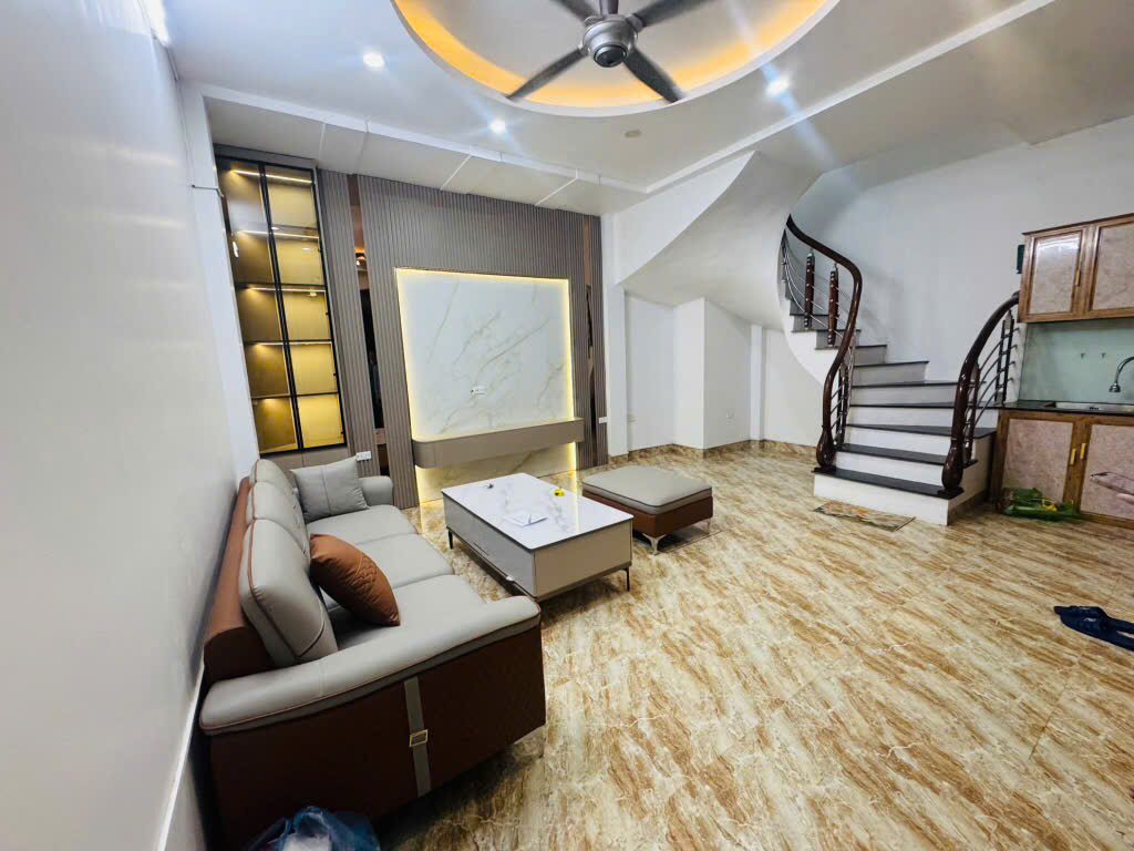 Giảm 500 triệu.Tôn Đức Thắng 36 m, 5 tầng 4 ngủ khép kín, vuông vắn, cách ô tô 5 m,ngõ 3 m, ban công.Vị trí vô cùng