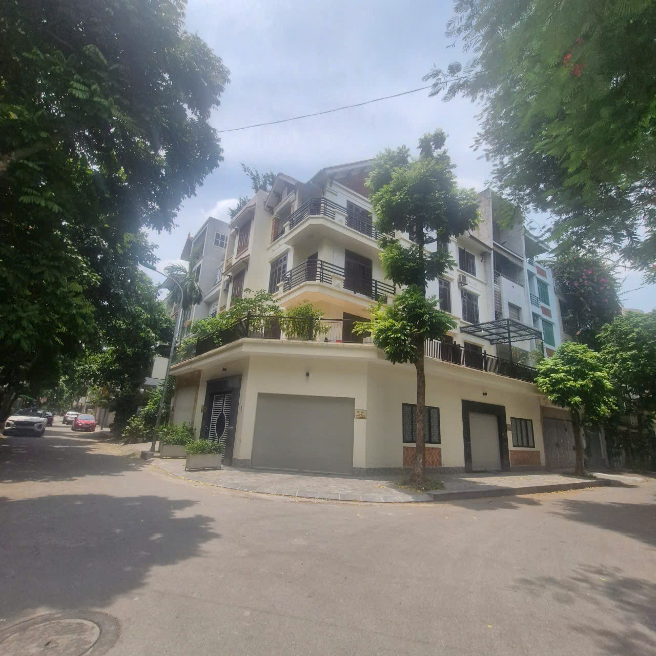 Bán nhà lô góc KĐT Văn Quán – 77m², 5 tầng, mặt tiền 22m, giá hơn 2x tỷ