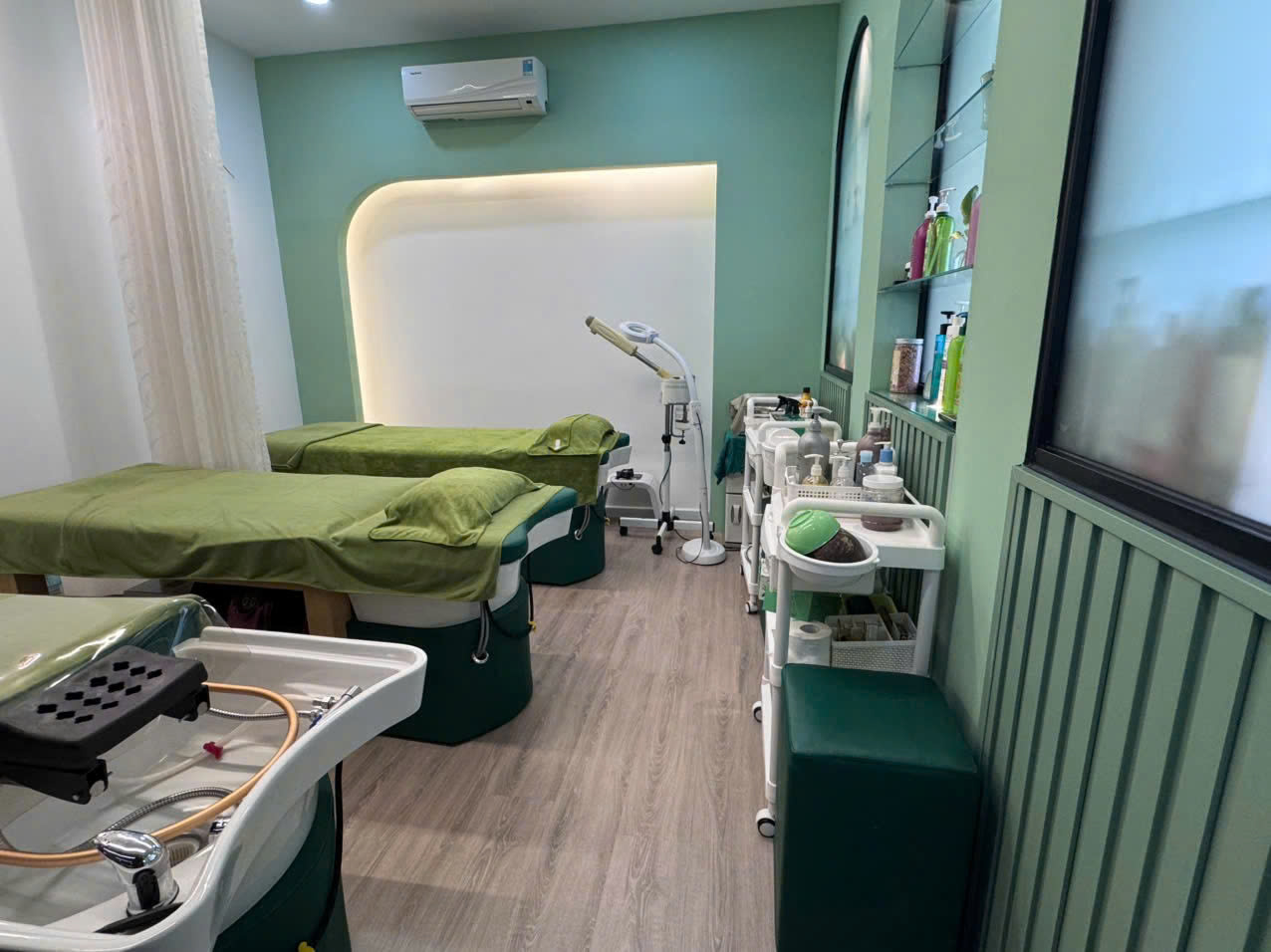 SANG NHƯỢNG PHÒNG KHÁM THẨM MỸ DA LIỄU – ĐẦY ĐỦ MÁY MÓC, VẬT TƯ – VỊ TRÍ ĐẸP TẠI 349/128 Lê Đại Hành. P13. Q11 TP.HCM