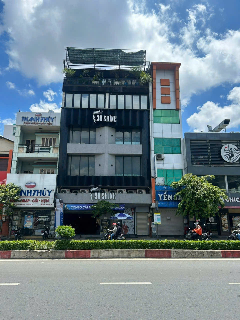 CẦN CHO THUÊ NHÀ 30SHINE MẶT TIỀN ĐƯỜNG 403-405A Lê Đại Hành, Phường 11, Quận 11 - TPHCM