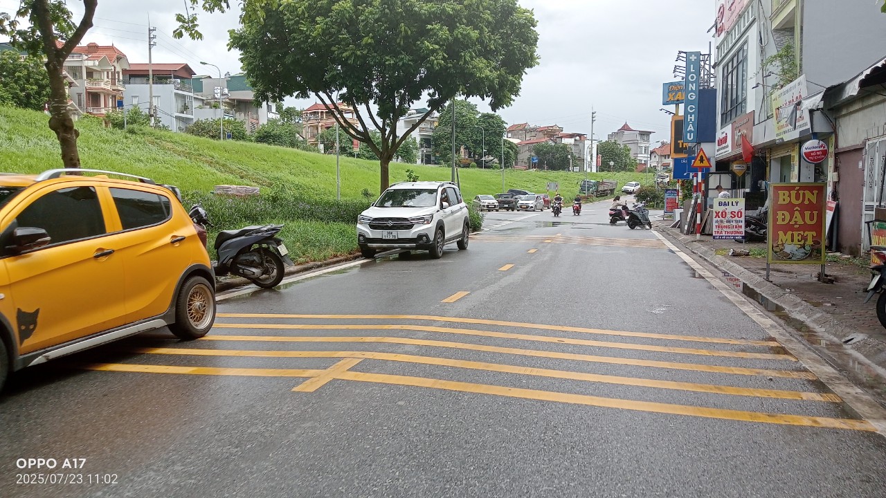 BÁN ĐẤT ĐẸP TẠI NGỌC THỤY – LONG BIÊ Diện tích: 100m², giá hơn 18 tỷ Mặt tiền: 5m – Vuông vắn, cực đẹp