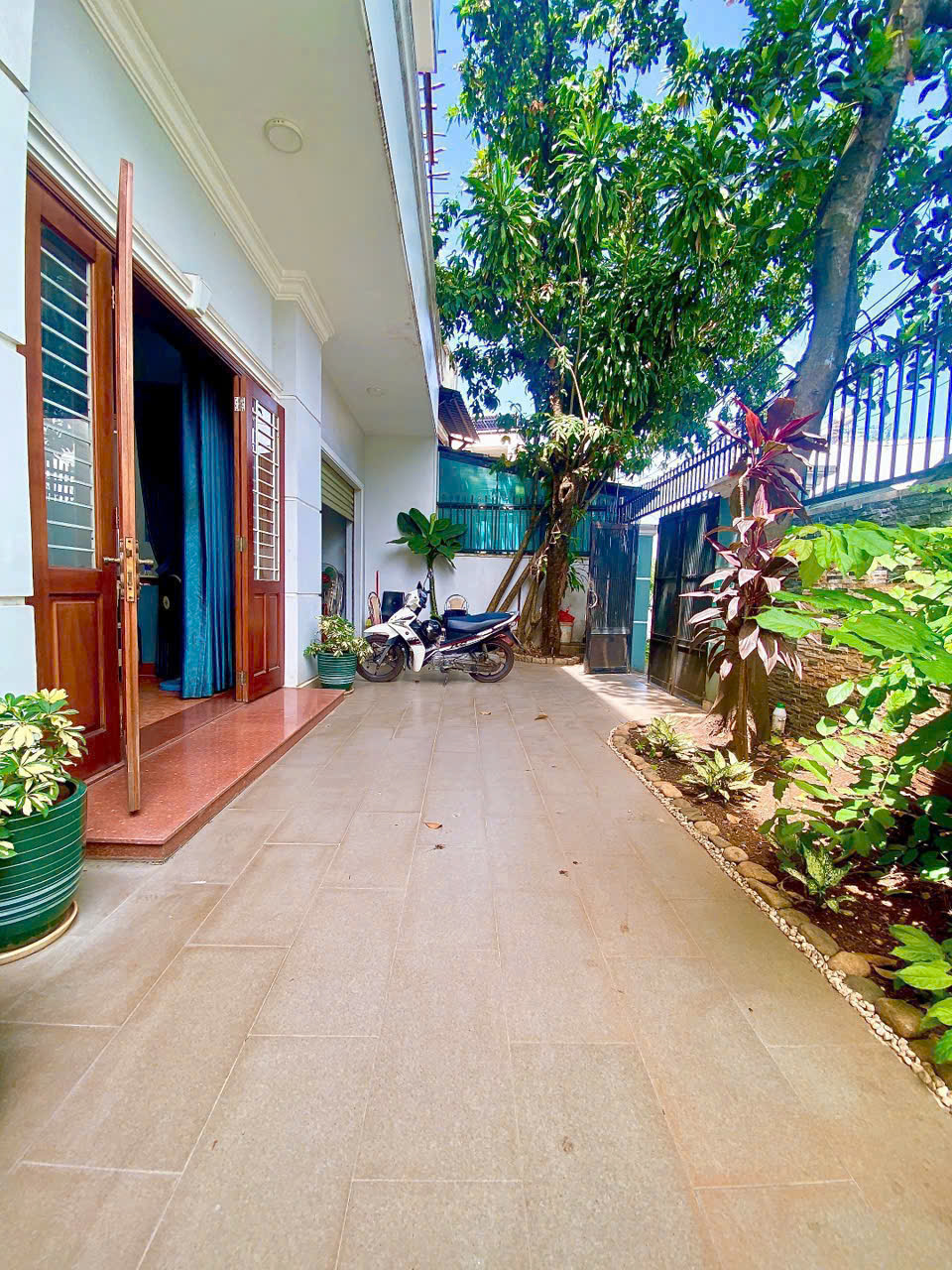 Biệt thự khu kiến thiết hiệp phú DT 179m, 2 tầng khu vip