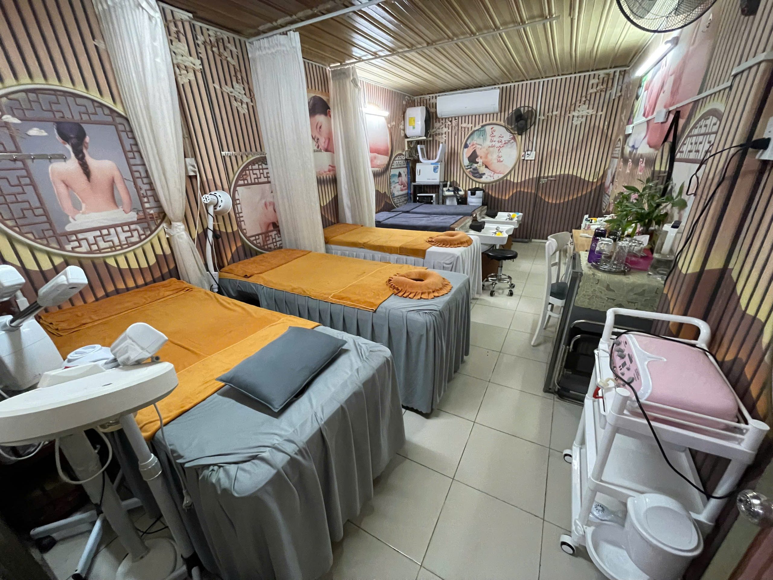 Quận 6 ! Sang Gấp Spa Gía Rẻ Chỉ 55 tr , MB thuê Rẻ chỉ 7 tr / tháng , Dt : 3,5m x 12m . 1 trệt, Tel : 079 6612358 (
