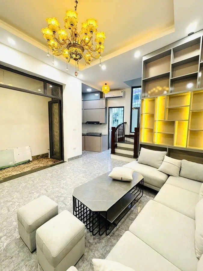 NHÀ MỚI Ô TÔ ĐỖ CỬA BÁT KHỐI- CỰ KHỐI 55M2, 5 TẦNG X 6.2 tỷ Long Biên.