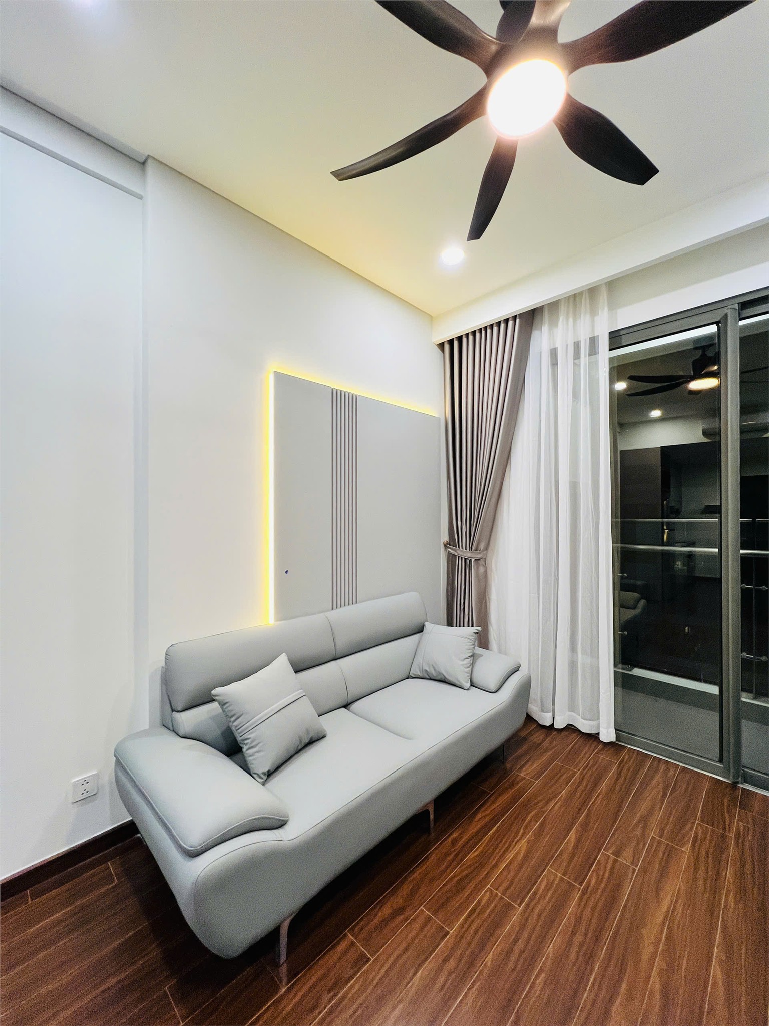 CĂN HỘ ĐẸP- 5 SAO FULL NỘI THẤT - CẦN BÁN NHANH CĂN HỘ CAO CẤP Masterise phân khu HAIWAII Gia Lâm