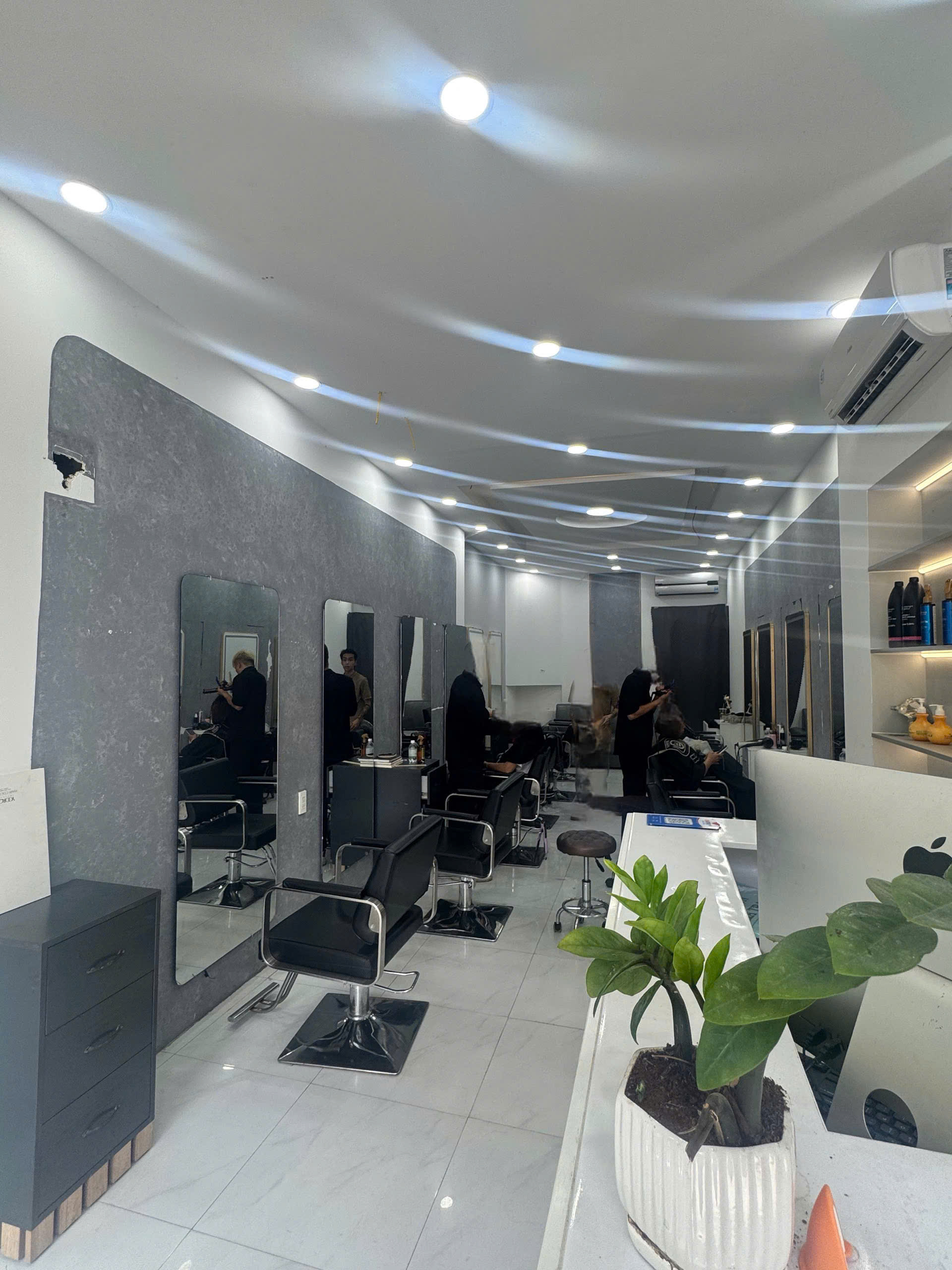 Bán Nhà Mặt Tiền Mê Linh - Phường Nha Trang Dt : 92m2 Giá 10,2 tỉ vui lòng liên hệ e Ngọc để đi xem nhà gặp chủ thương