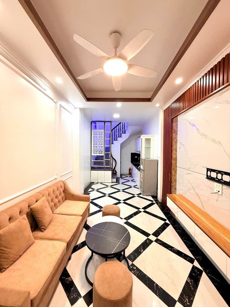 Nhà Cổ Nhuế – 32m² x 5 tầng – Gần Học viện Cảnh sát, chợ, trường học – 6.6 t