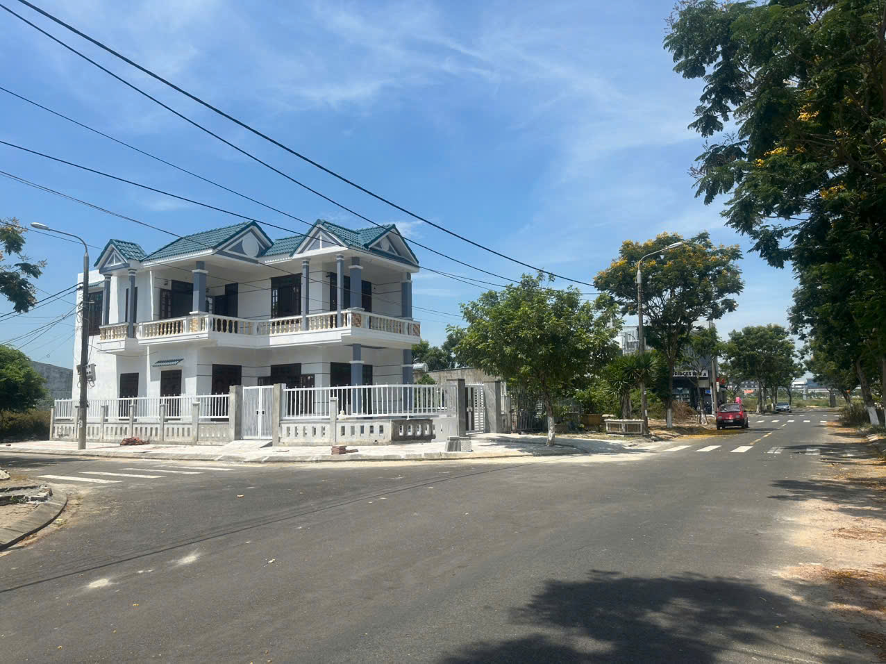 CHÍNH CHỦ BÁN NHÀ MÁI THÁI GÓC 2 MẶT TIỀN – VỊ TRÍ ĐẮC ĐỊA GẦN BIỂN VÀ SÔNG