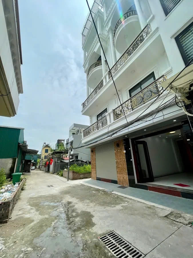 NHÀ MỚI Ở LUÔN Ô TÔ VÀO NHÀ Phố Bát Khối 45m2 X 6 tầng, mặt tiền 3.9m, 9.3 tỷ Long Biên.