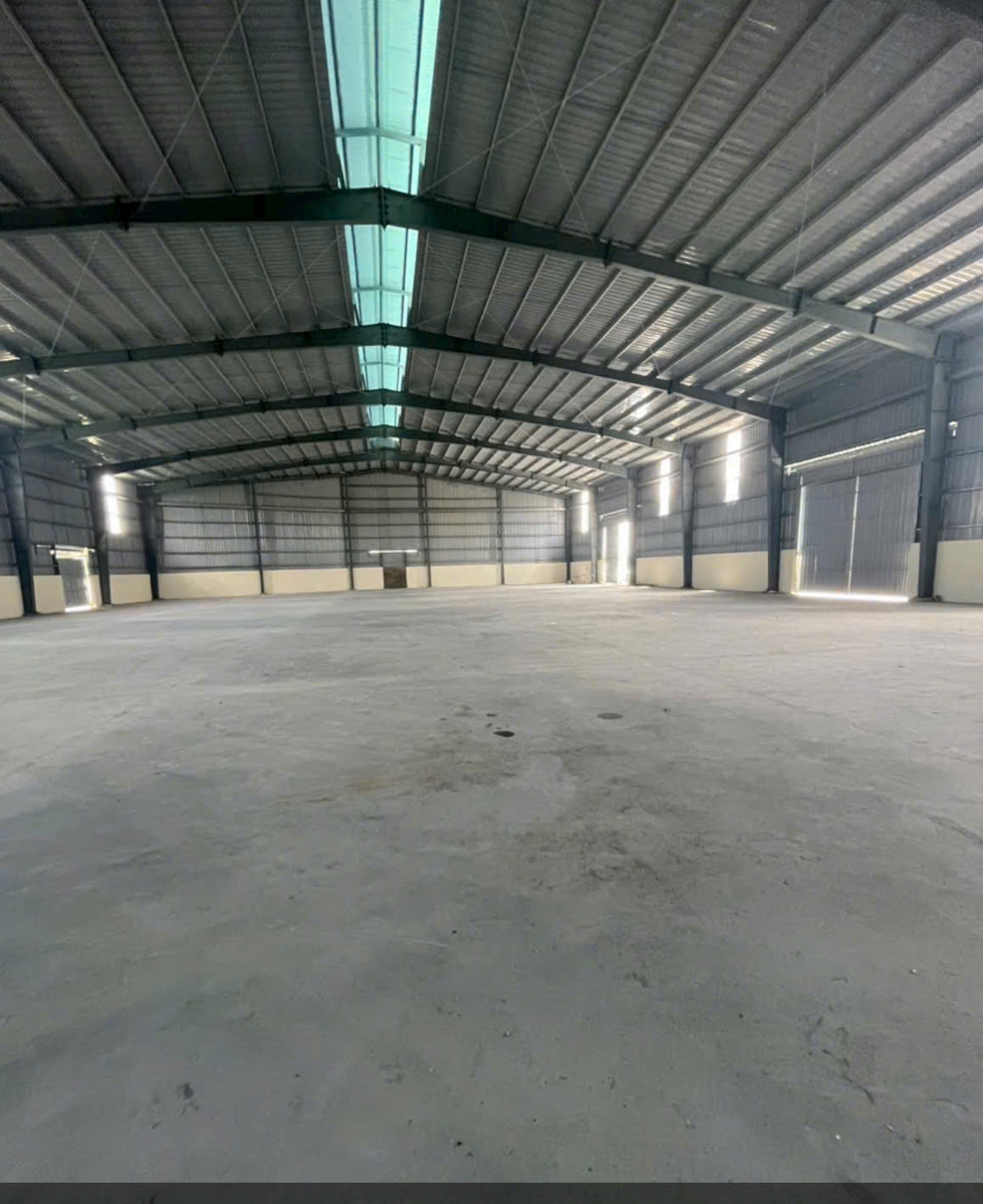 cho thuê kho, xưởng tại Chỉ Đạo, Văn Lâm, Hưng Yên. Diện tích 2500m thiết kế khung Zamil cao 10m, xe container đỗ cửa