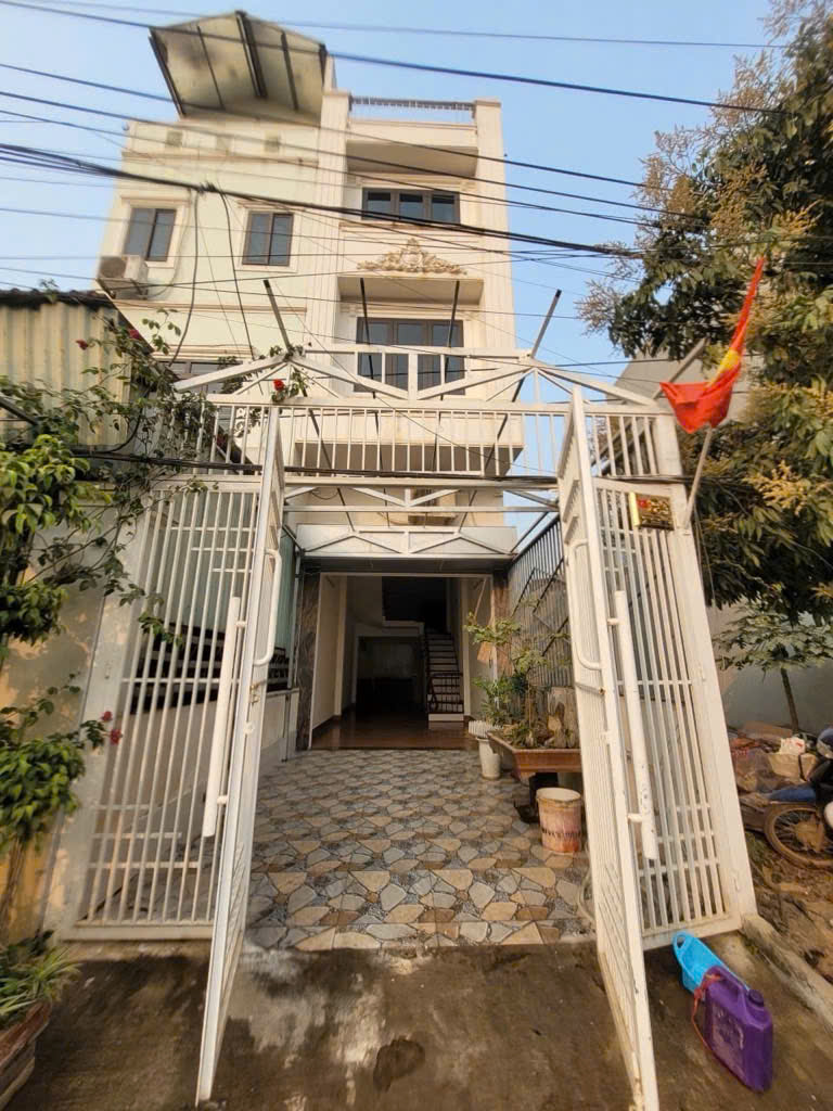 NGHĨA LỘ NHÀ 4 TẦNG DT 42M2- NGÕ THỒNG TỨ TUNG Ô TÔ TRÁNH . NHỈNH 8 TỶ