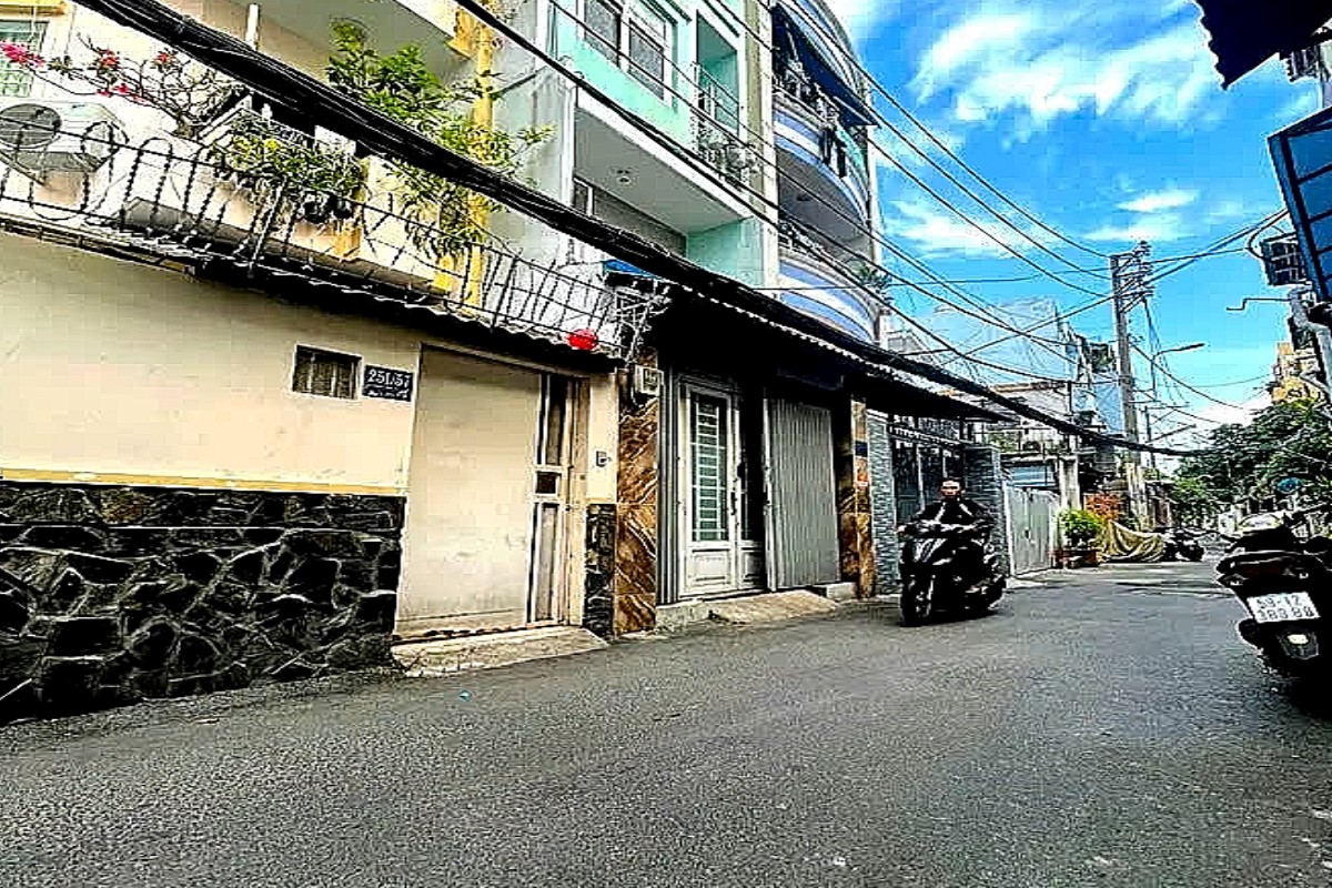 Bán Nhà đẹp nở hậu, 3 tầng hẻm thông, tiện kinh doanh, gần ngã 4 Lê Quang Định, SHR.