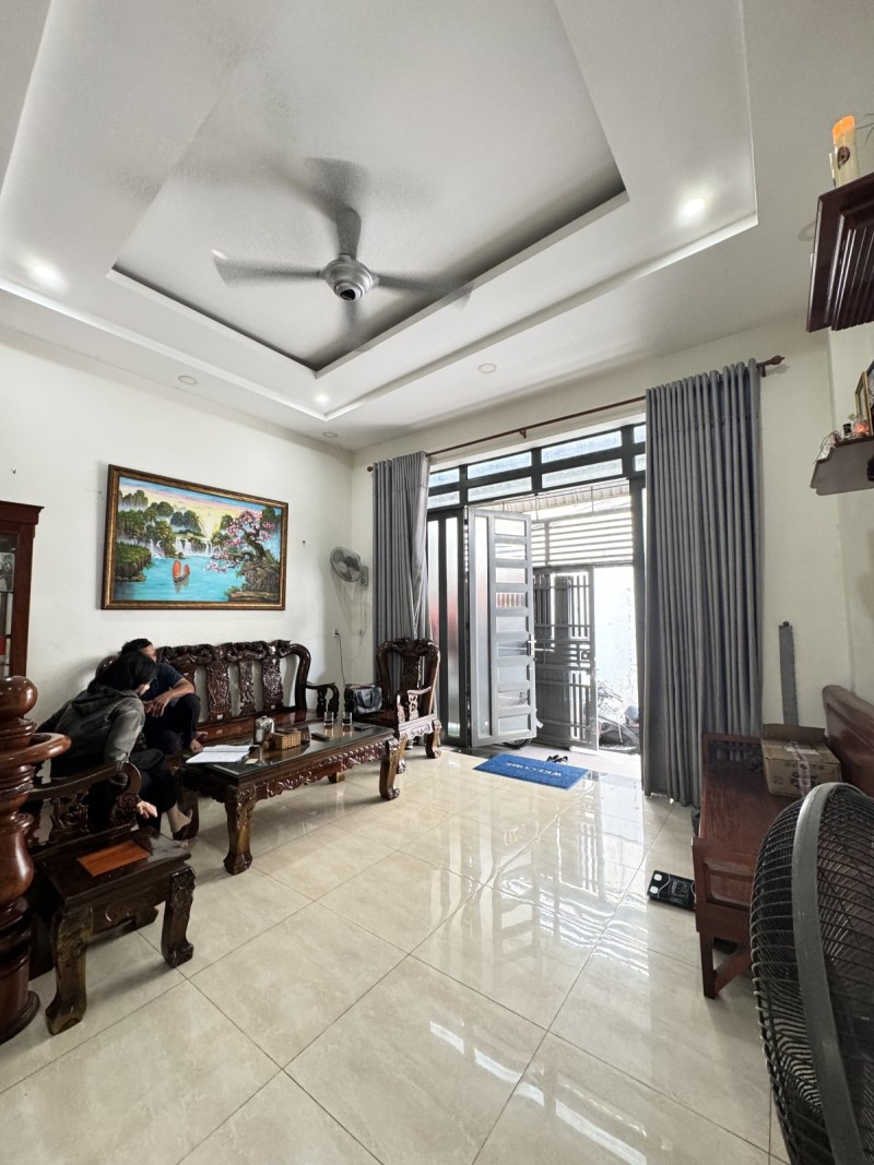 Bán nhà trong ngõ 52, Hiệp Bình Chánh, Thủ Đức. 60m2, 3 tầng, 3PN, SH. Giá 6.85 tỷ. LH: 0933125879