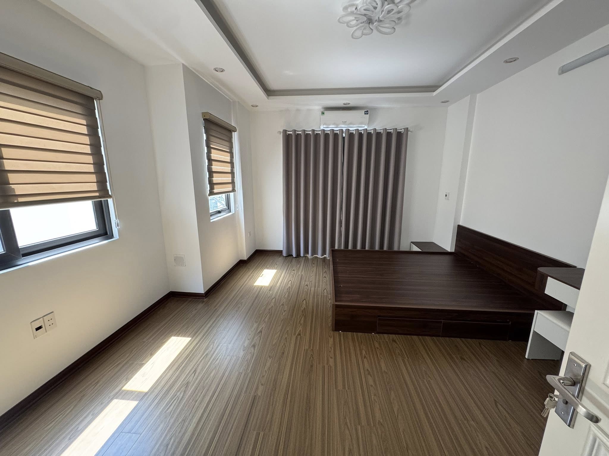 Bán nhà Minh Khai - HBT - nhà mới - lô góc - xây 5 tầng mới - DT 31m - 7.35 tỷ có TL