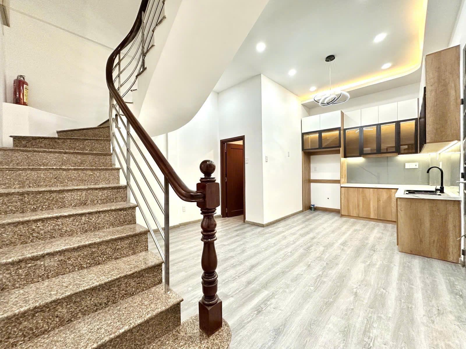 **HẺM Ô TÔ SAU CĂN MẶT TIỀN NGUYỄN DUY DƯƠNG, Q10 - 55M2 (5x12) A4 - 4 TẦNG MỚI ĐẸP