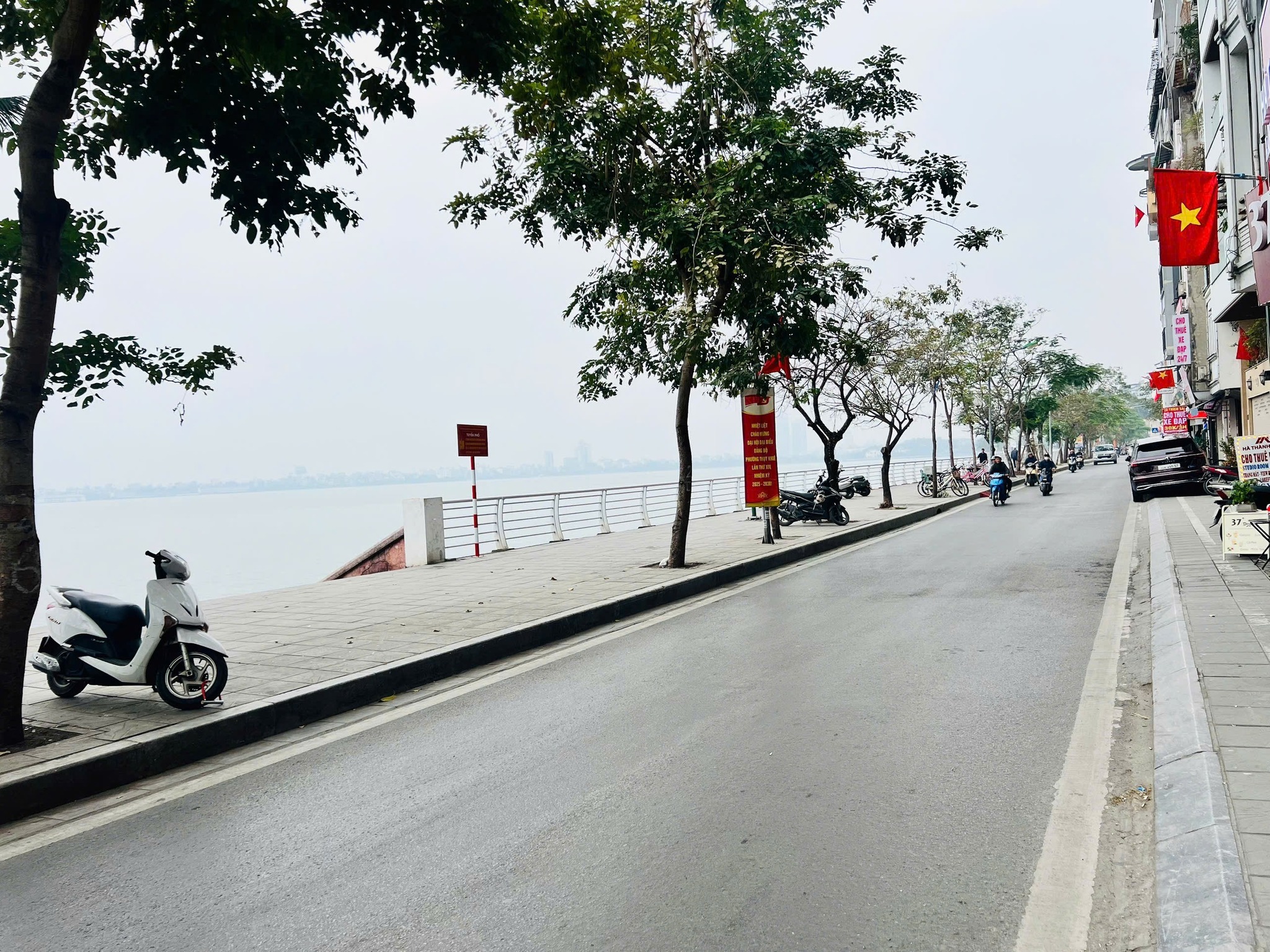 Bán 129m đất cách 15m ra phố Nguyễn Hoàng Tôn - Tây Hồ - oto vào đất - mt 6m - 33.5 tỷ