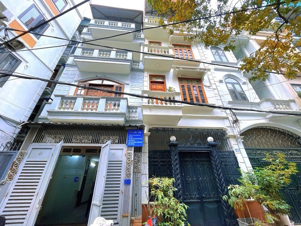 PHÂN LÔ QUÂN ĐỘI - Ô TÔ ĐỖ TRƯỚC CỬA - NHÀ MỚI ĐẸP DÂN XÂY - TẶNG FULL NỘI THẤT KHÁCH CHỈ CẦN XÁCH VALI VÀO Ở _ 4 TẦNG