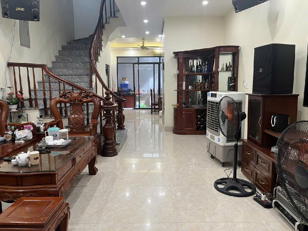 NHÀ DÂN XÂY BỀ THẾ 4 TẦNG Thang MÁY MẶT PHỐ - TRUNG TÂM TT TRÂU QUỲ