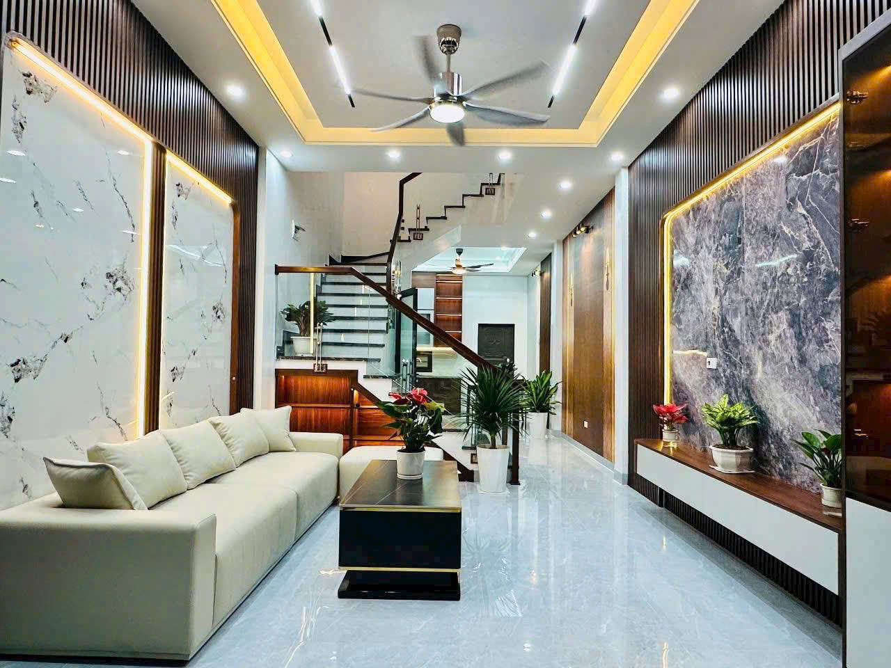 Chỉ trên 7 t.ỷ có nhà đẹp Thanh Lãm, Hà Đông ở kết hợp kinh doanh, dòng tiền 300tr