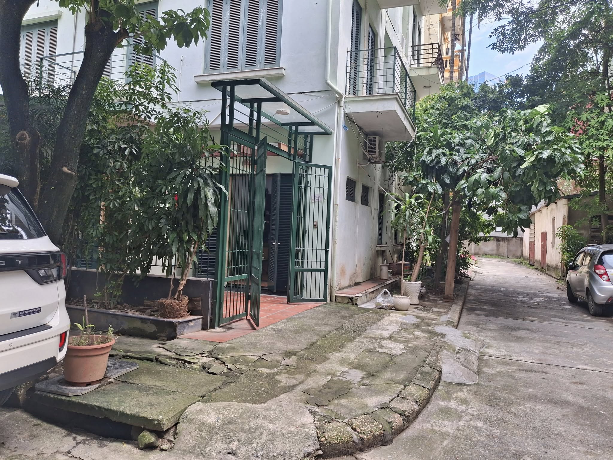 Sổ đỏ 71 M, XÂY 5 TẦNG, MẶT TIỀN 9M, Giá bán 35 TỶ NHÀ PHÂN LÔ, LÔ GÓC VĨNH PHÚC, BA ĐÌNH, HÀ NỘI