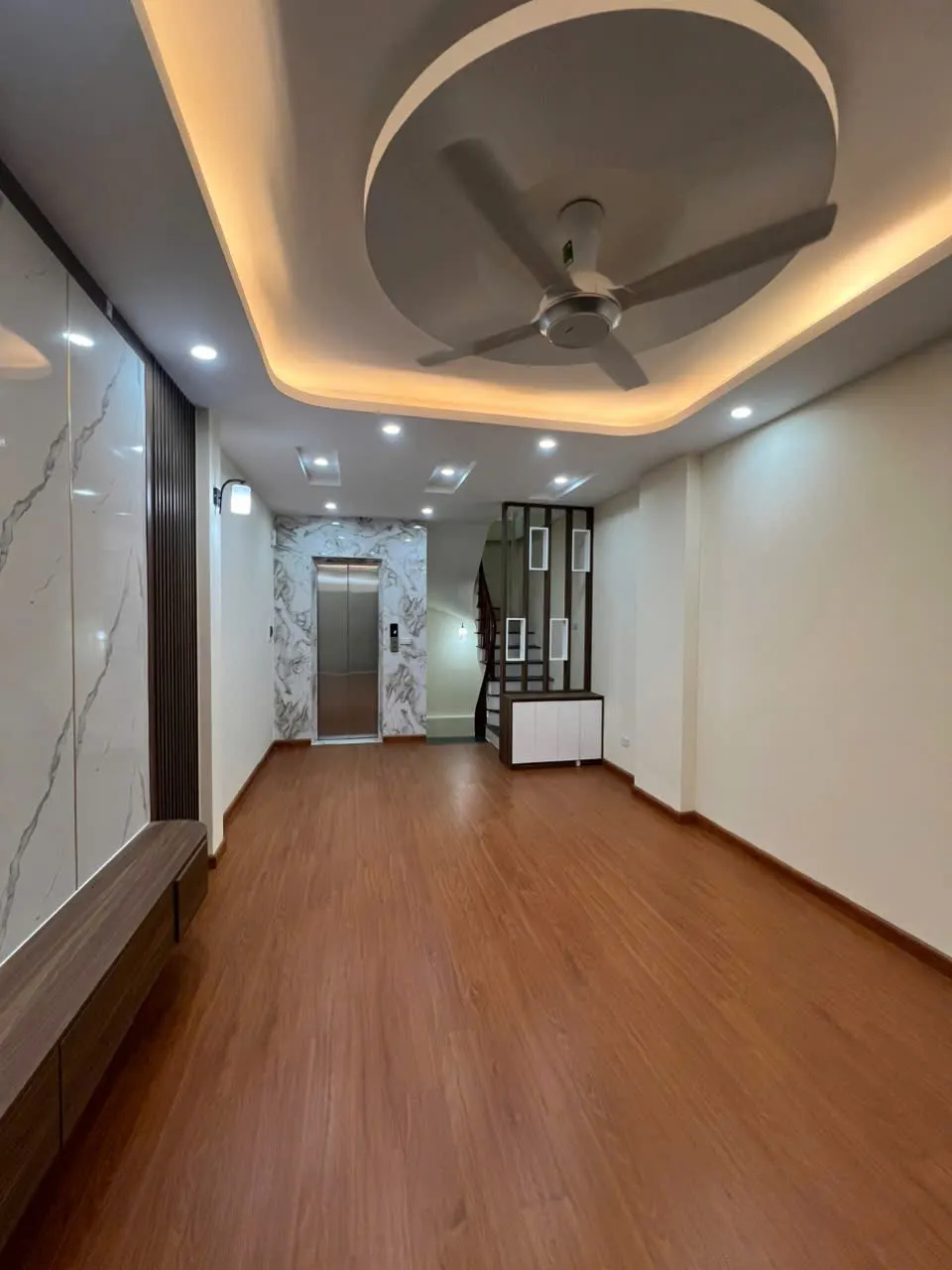 BÁN NHÀ THẠCH BÀN – LONG BIÊN 6 TẦNG THANG MÁY NGÕ Ô TÔ CÁCH PHỐ 30M