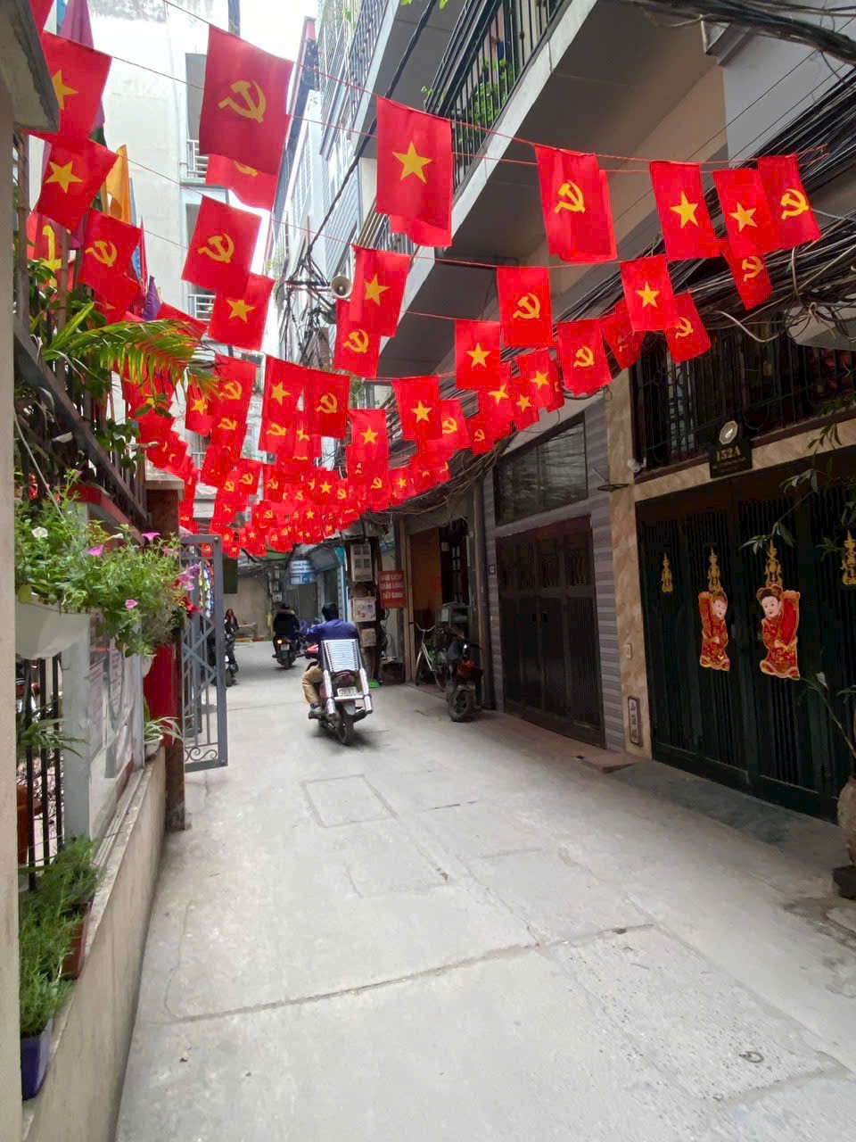 LINH LANG. - NHÀ LÔ GÓC - NGÕ THÔNG KINH DOANH - Ở SƯỚNG - 30M² - NHỈNH 4 TỈ