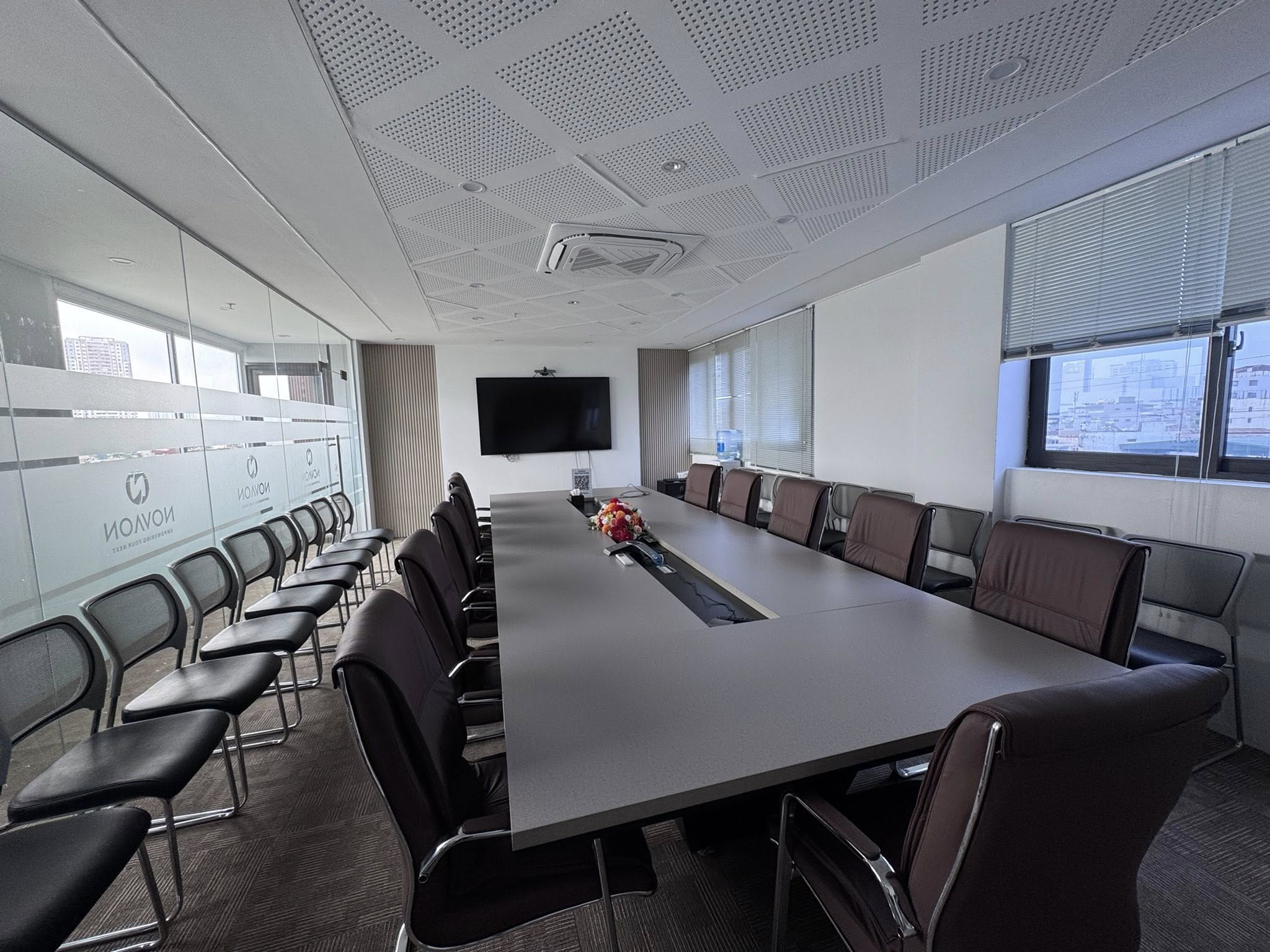 Bán tòa văn phòng phố Nguyễn Chính, 180m2, 8 tầng thang máy, mặt tiền 6.5m, 69.8 tỷ, ô tô tránh, kinh doanh đỉnh