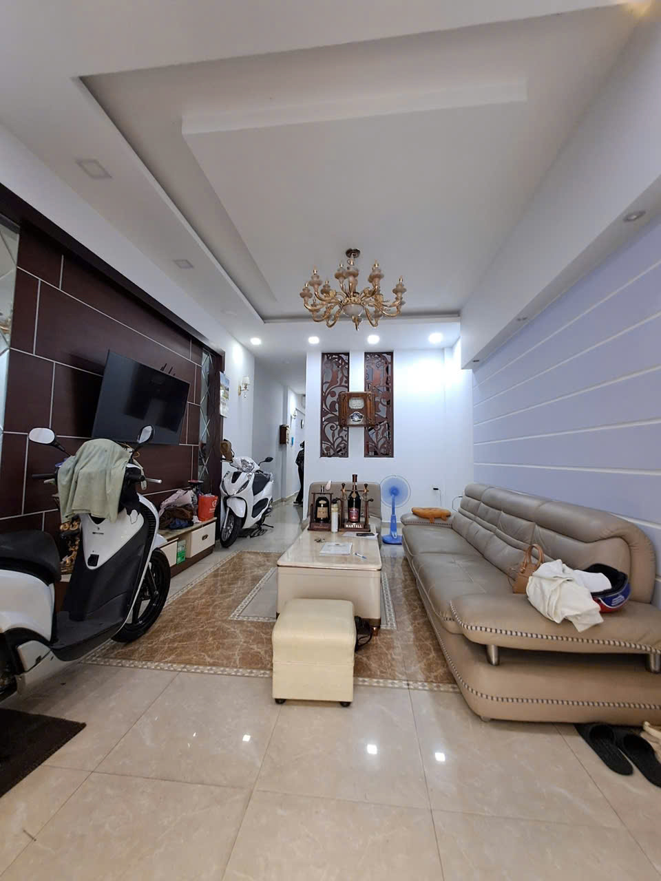 QUẬN 8 – GẦN HIGHLANDS DƯƠNG BÁ TRẠC – 4 TẦNG BTCT – FULL NỘI THẤT GỖ CĂM XE
