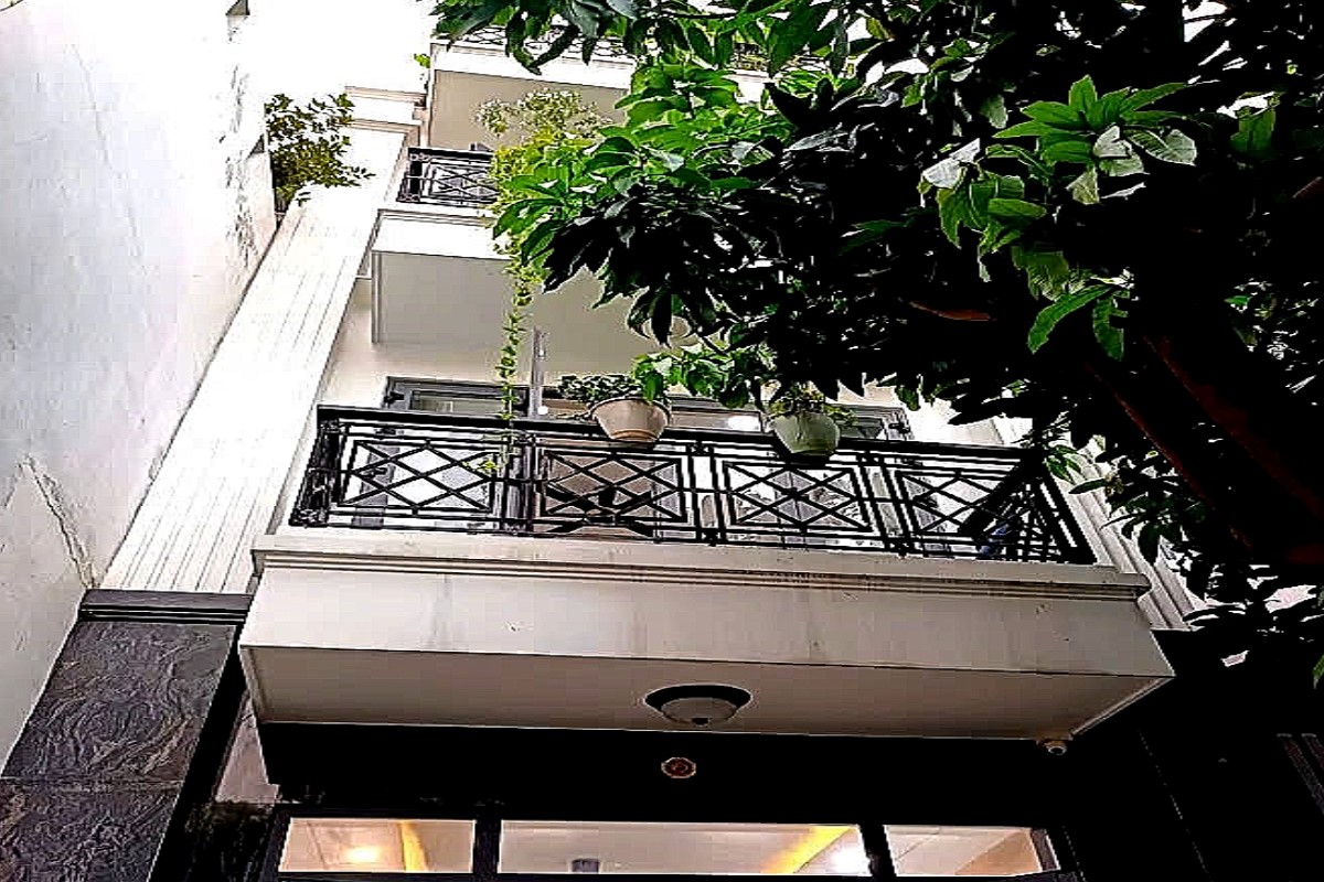 Bán nhà phố trung tâm, 55m2 x 4 Tầng, hẻm xe hơi thông, ở ngay, giá tốt.