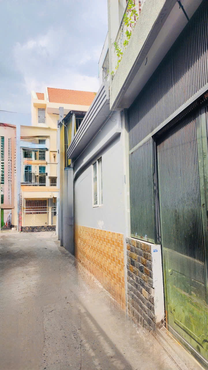 KHU VIP DÂN TRÍ - NHÀ 3 TẦNG SÂN THƯỢNG - ĐẤT THÁNH - GIÁ CHỈ 5.9 TỶ.