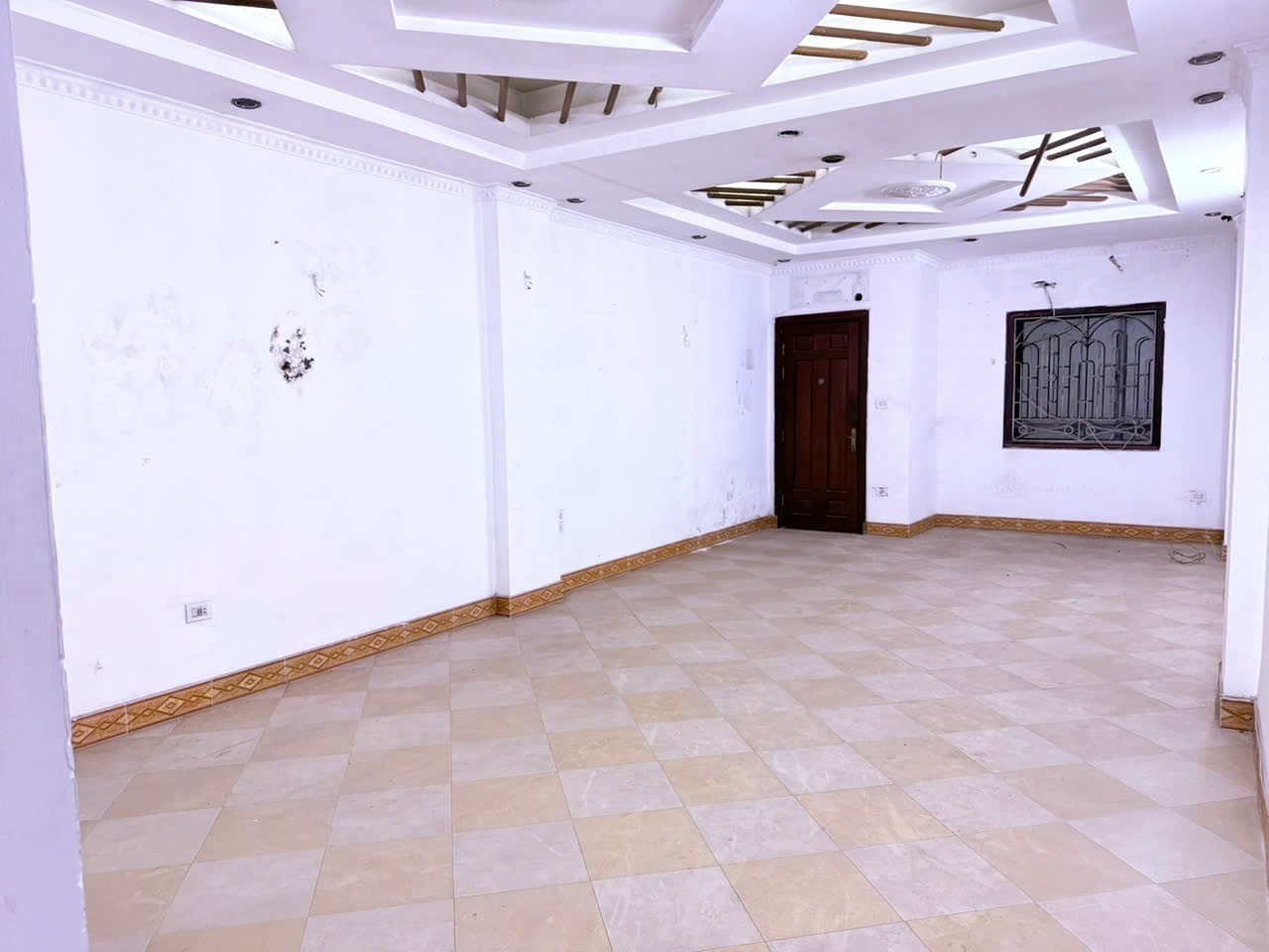 BÁN NHÀ MẶT PHỐ NGUYỄN VĂN CỪ – TRUNG TÂM LONG BIÊN