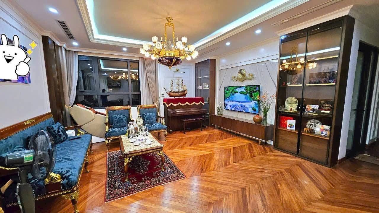 BÁN NHÀ DT 40M, 5 TẦNG, PHÂN LÔ, Ô TÔ ĐỖ CỬA, NGÕ THÔNG, SÁT PHỐ, Ở SƯỚNG PHỐ TRUNG KÍNH.