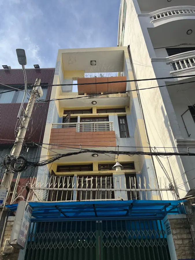 Cần Bán Gấp Nhà 3 Tầng, Hẻm Thông Gần Chợ Bà Chiểu – Bình Thạnh – Sát Q.1.