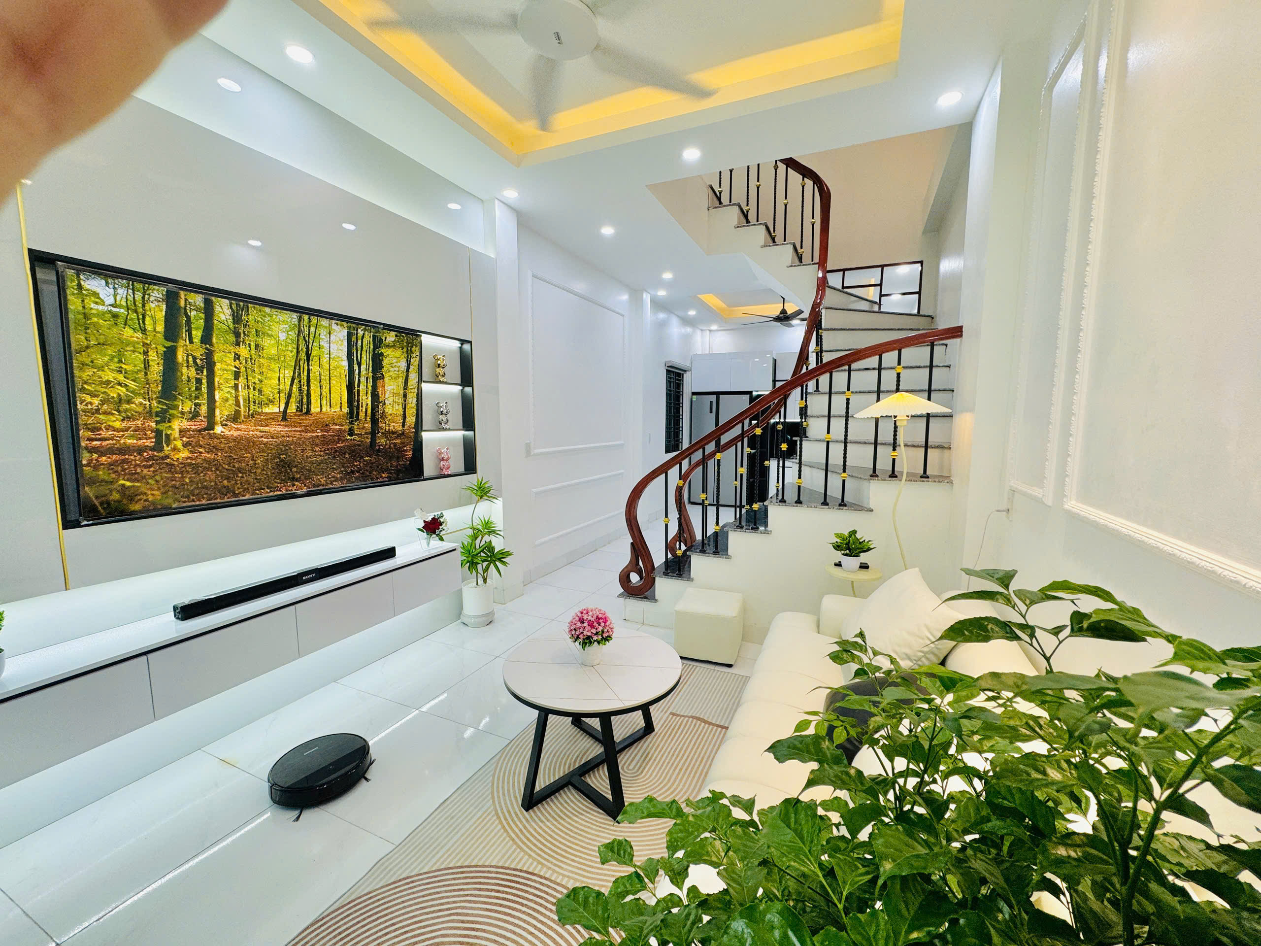 căn nhà đẹp, căn góc trần lãm, ngay gần bv đột quỵ, ngõ oto rộng thoáng, giá 2,x tỷ thiện trí là thương lượng
