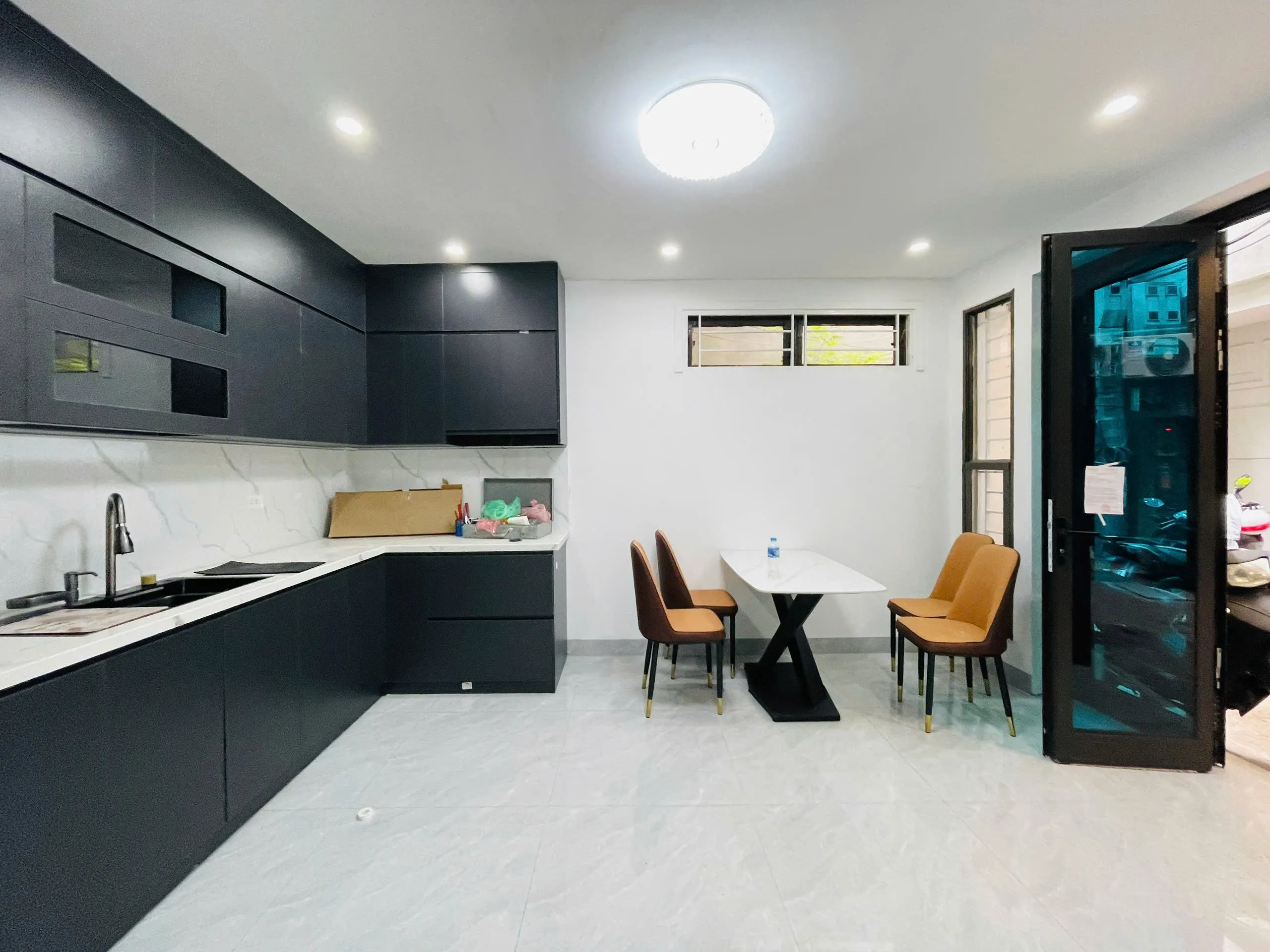 Cần bán nhà lô góc Yên Hòa, Cầu Giấy. Diện tích 33m2x 5 tầng..