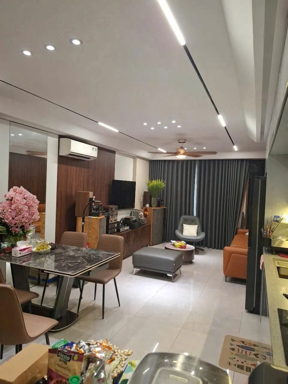 NHÀ ĐẸP BỒ ĐỀ - LONG BIÊN- Ô TÔ VÀO NHÀ - 6 TẦNG THANG MÁY - KHU DÂN TRÍ CAO.
