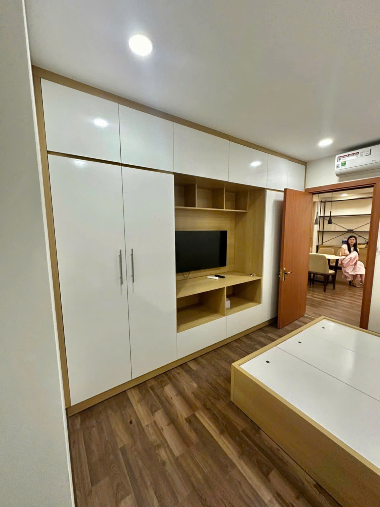 Cần bán gấp căn 2 ngủ Goldmark City-Full nội thất- Sẵn sổ