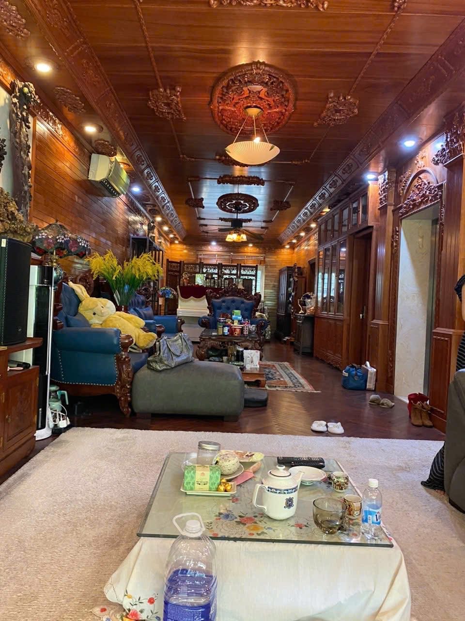 89m2