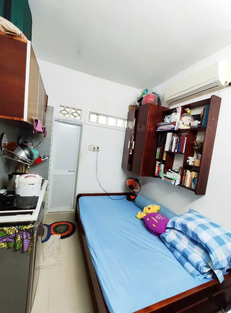 Chủ cần tiền bán gấp NHÀ SÁT QUẬN 1 gần 30m2 6 phòng đang cho thuê 20 triệu tháng