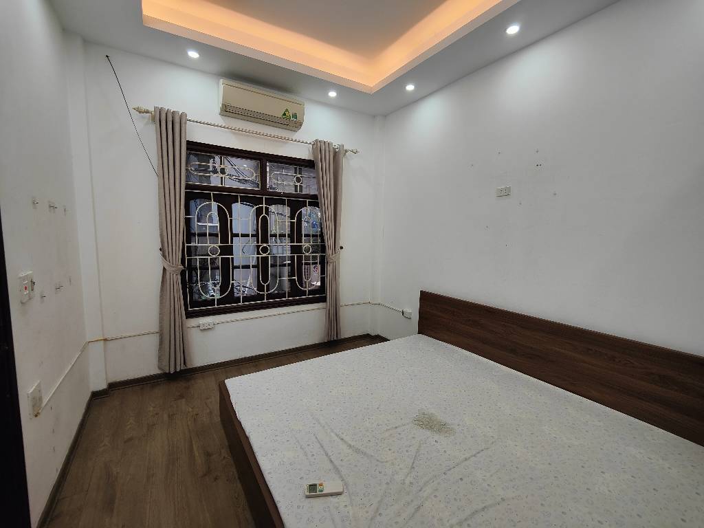 Bán nhà lĩnh nam 4 tầng dân xây hàng xóm chợ đêm hoàng mai