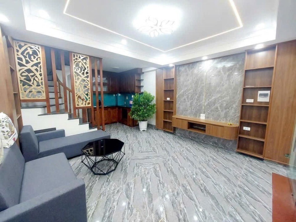 Bán nhà lĩnh nam 6 tầng long lanh hoàng mai