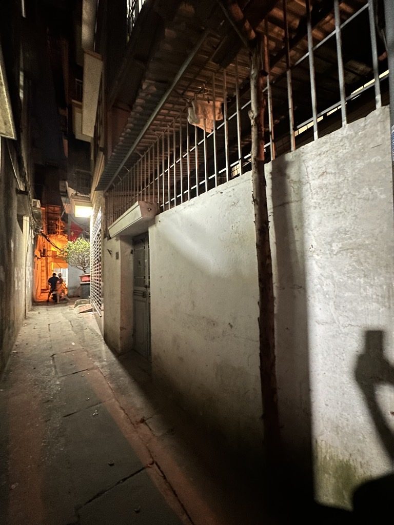 Ngõ quỳnh bán 50M tặng nhà 2 thoáng hai bà trừng