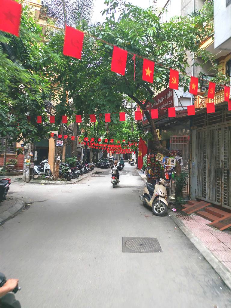 Hoàng Cầu 47m, 10m ô tô tránh, 2 thoáng, siêu hiếm, tặng toàn bộ nội thất