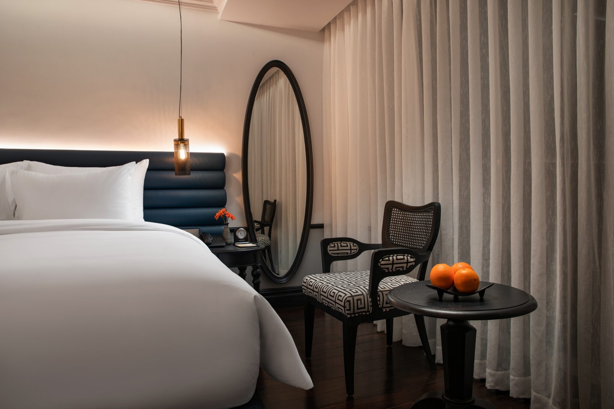 Bán khách sạn mặt phố Cổ - Mã Mây - Đào Duy Từ - 80m2 - 69.9 tỷ